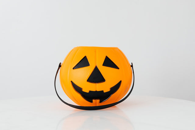 11 Halloween Candy Vegan Options For Your Sweet Tooth - Swolverine