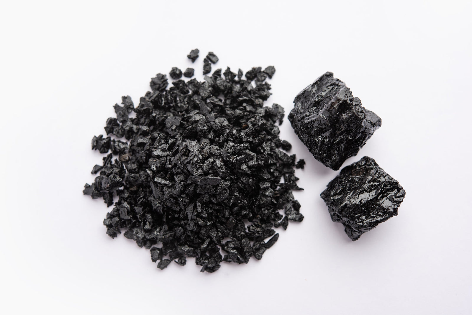 What Is Shilajit? Benefits, Mechanisms, Safety, and How It Compares to Tongkat Ali &amp; Ashwagandha